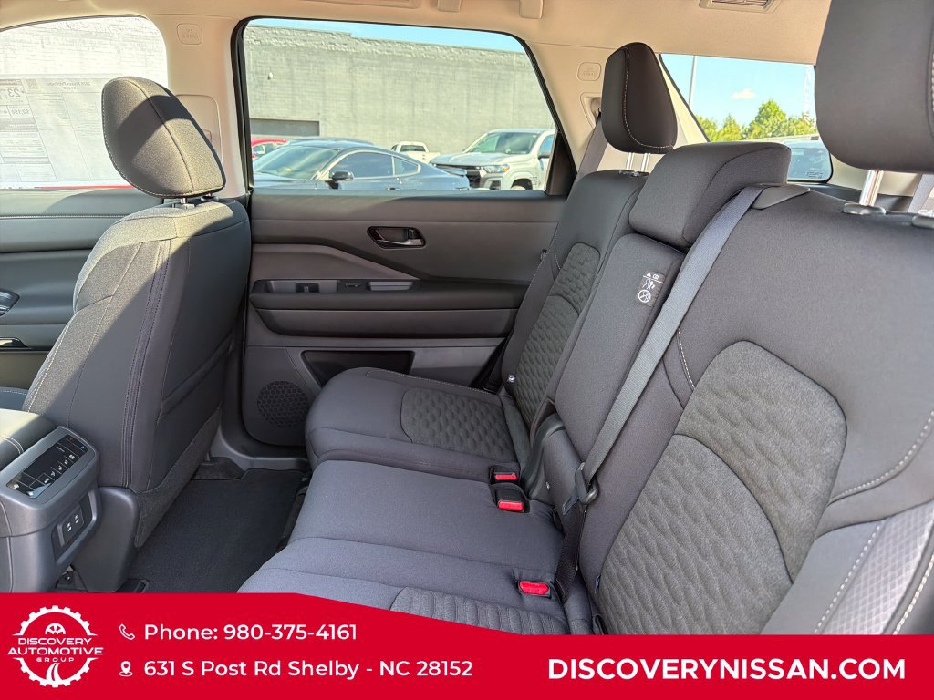 New 2026 Nissan Pathfinder SV w/ SV Premium Package FWD image 31