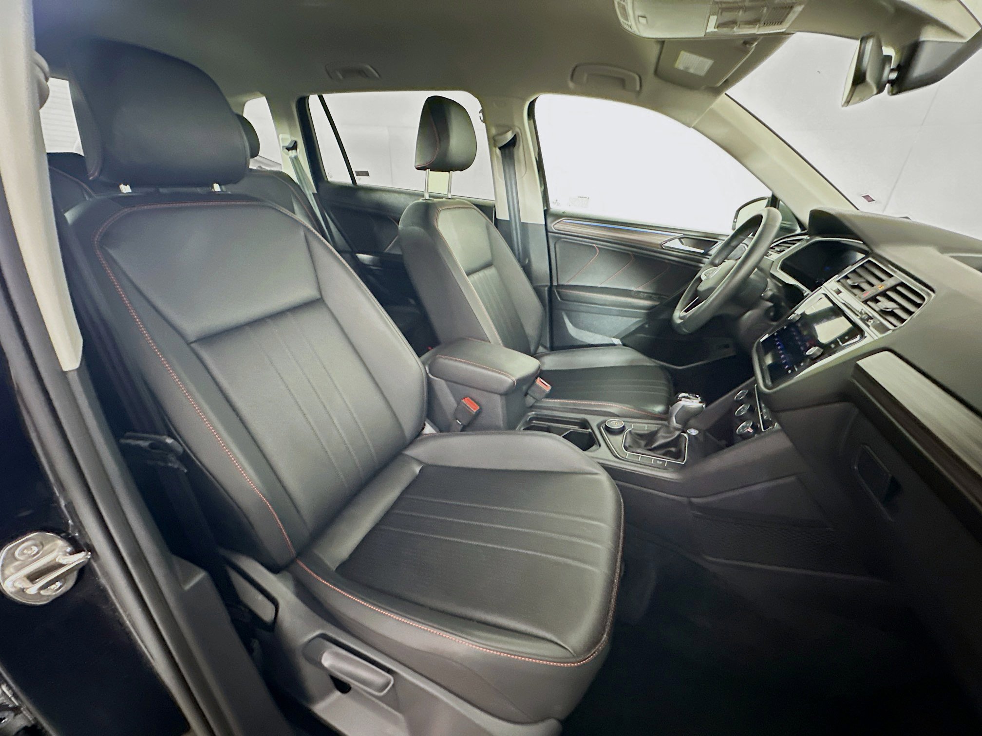 Used 2024 Volkswagen Tiguan Wolfsburg Edition image 29