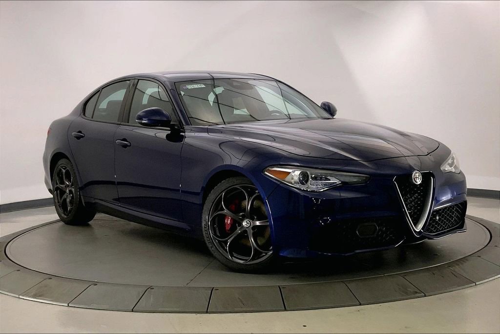 Used 2017 Alfa Romeo Giulia Ti w/ TI 19" Sport Package image 30