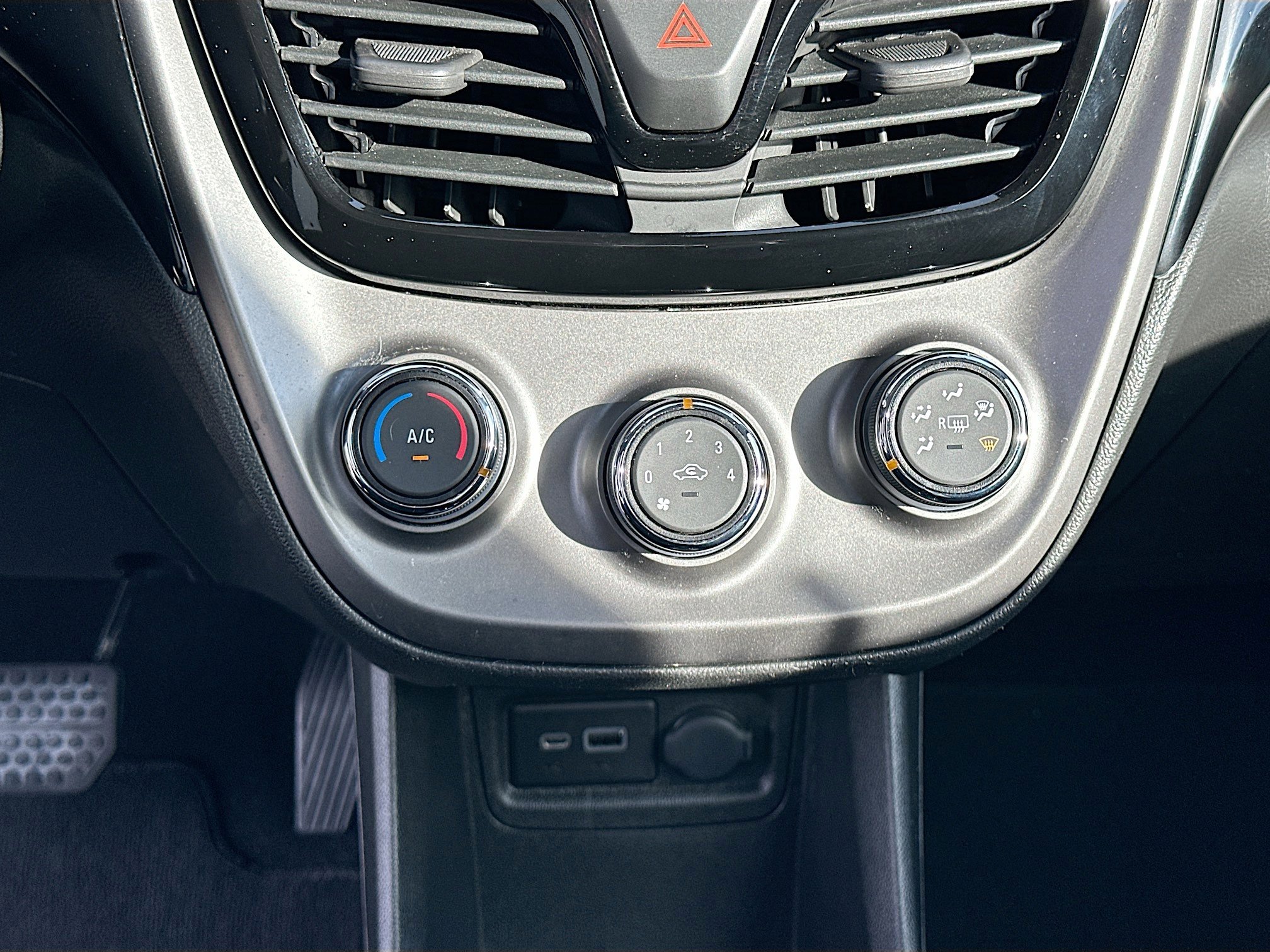 Used 2022 Chevrolet Spark LT w/ Spark Special Edition image 15