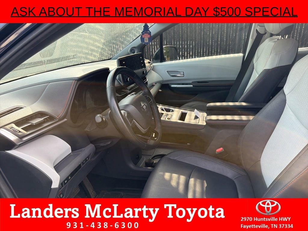 Used 2023 Toyota Sienna XSE w/ XSE Plus Package FWD image 7