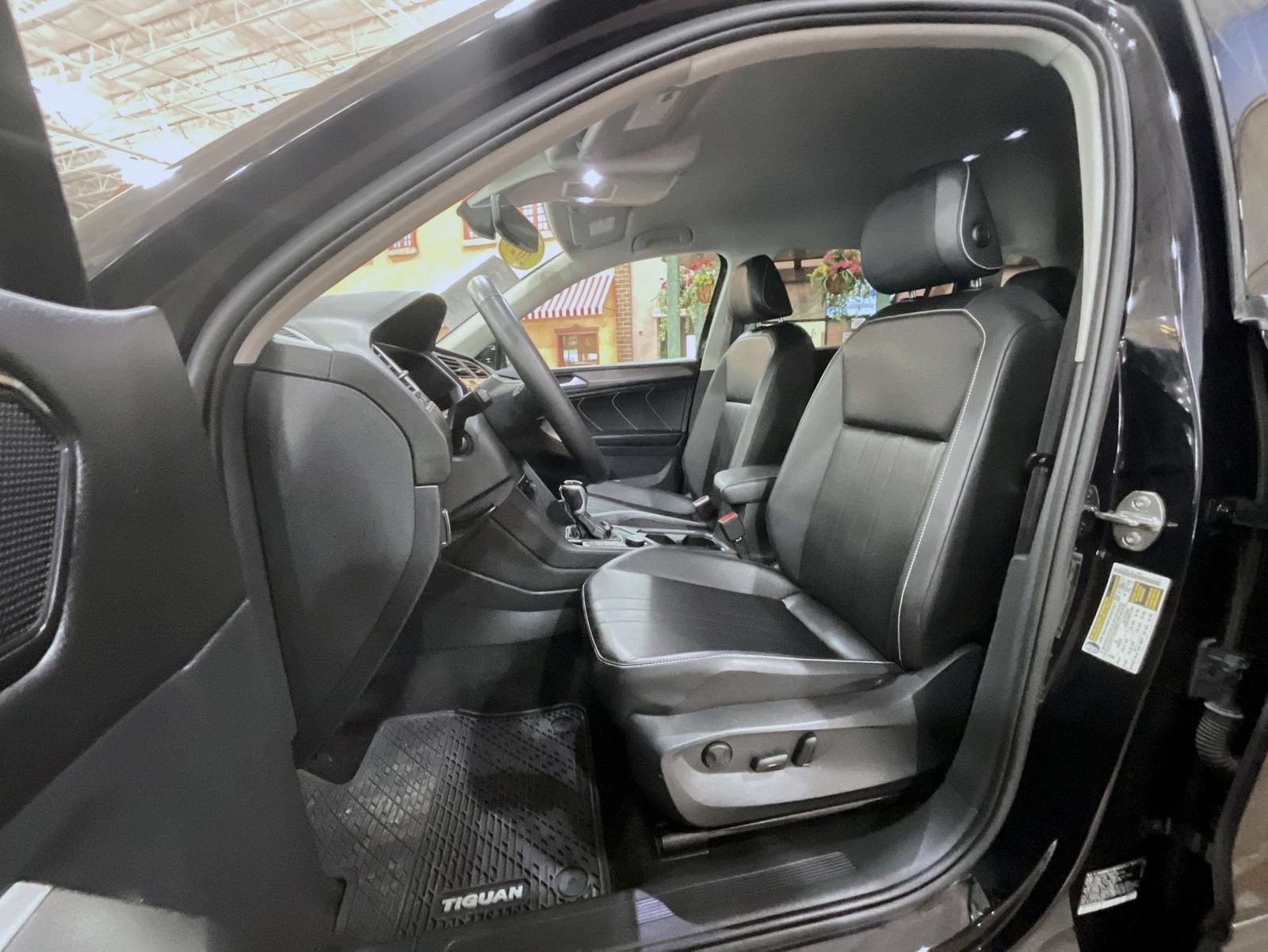 Used 2024 Volkswagen Tiguan SE AWD/4WD image 11