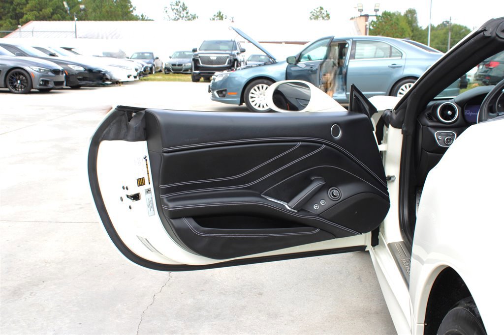 Used 2015 Ferrari California T RWD image 40