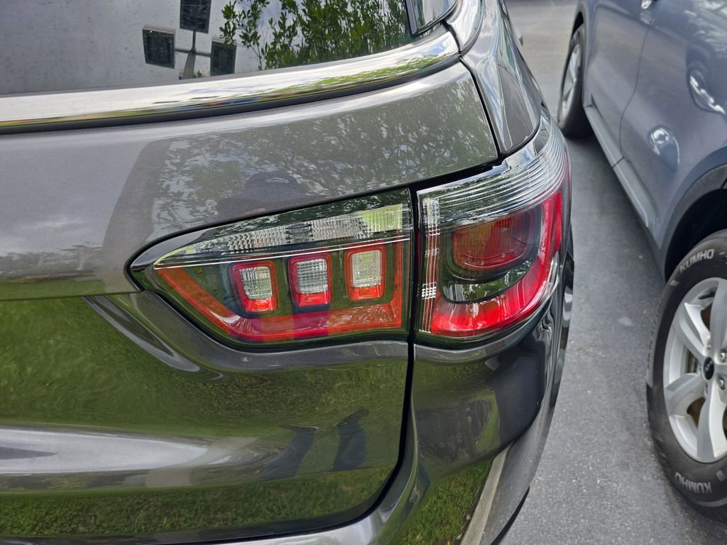 Used 2023 Jeep Compass Sport image 5