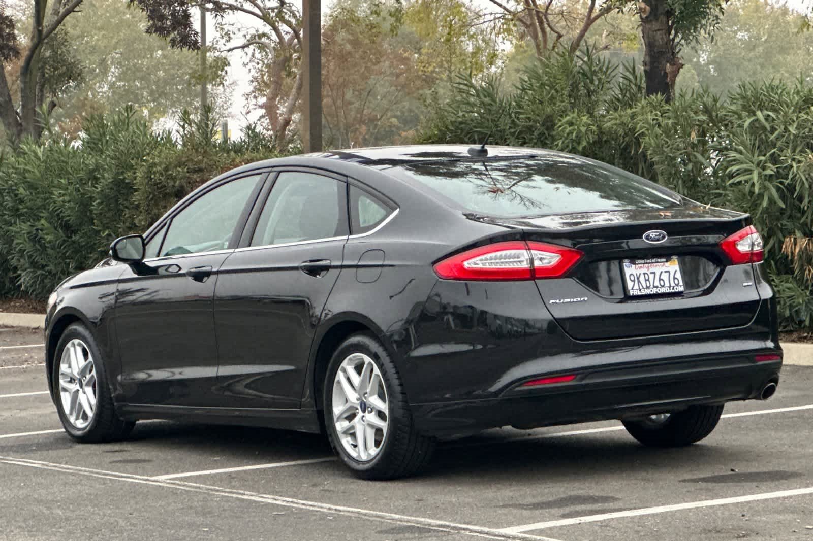 Used 2015 Ford Fusion SE image 7