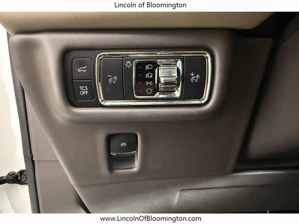 Used 2023 Lincoln Nautilus Reserve w/ Equipment Group 201A image 30