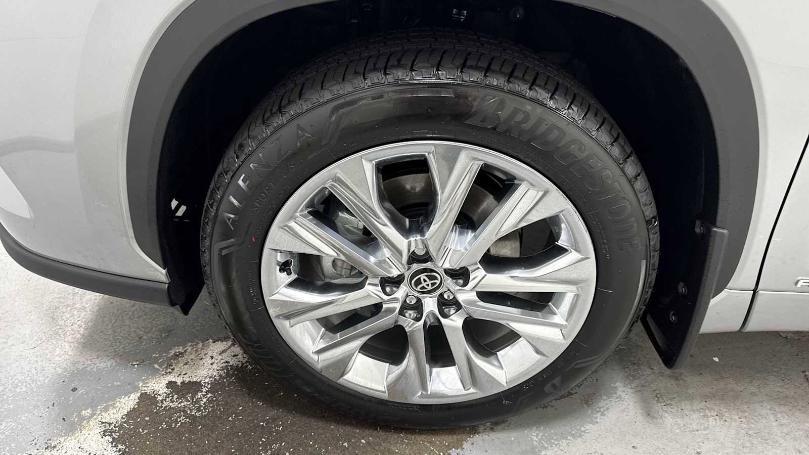 New 2025 Toyota Highlander Limited image 10