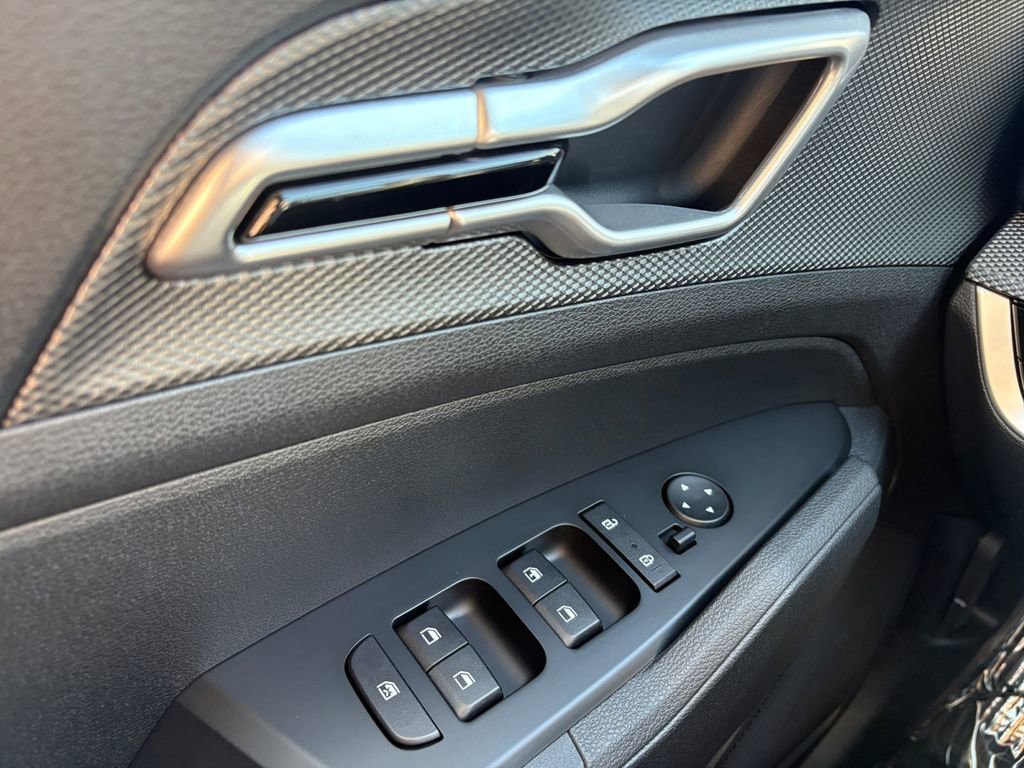 Used 2025 Kia Sportage LX image 17