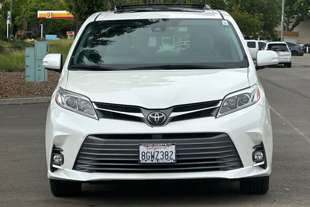 Used 2018 Toyota Sienna Limited AWD/4WD image 9