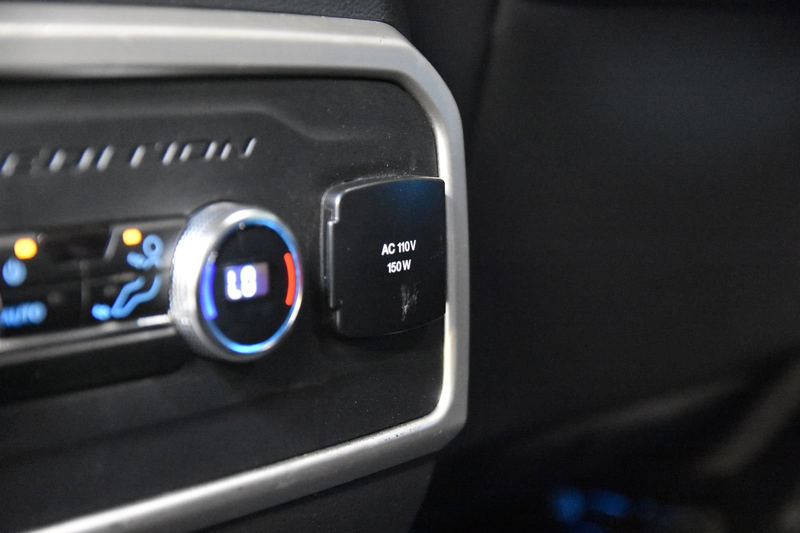 Used 2024 Ford Expedition XLT RWD image 34