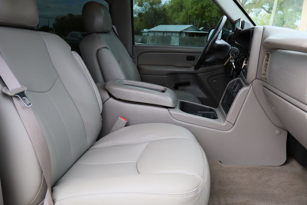 Used 2005 Chevrolet Silverado 2500 LS w/ Heavy-Duty Power Package AWD/4WD image 26