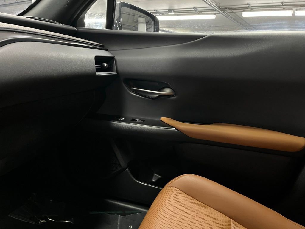 Used 2019 Lexus UX 250h w/ Premium Package image 29