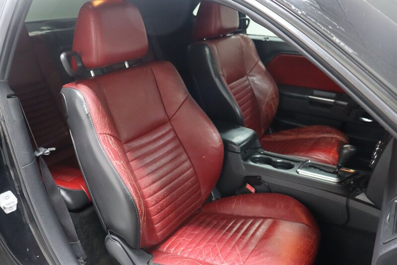 Used 2012 Dodge Challenger SXT RWD image 21