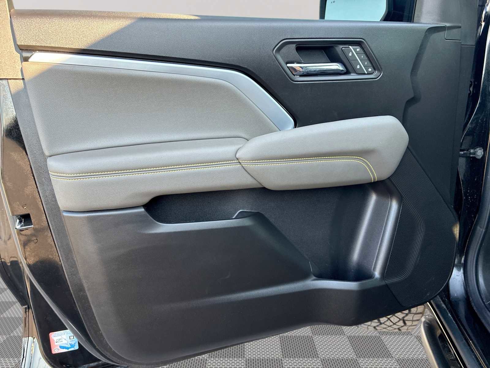 Certified 2025 Chevrolet Colorado ZR2 w/ Midnight Edition image 23