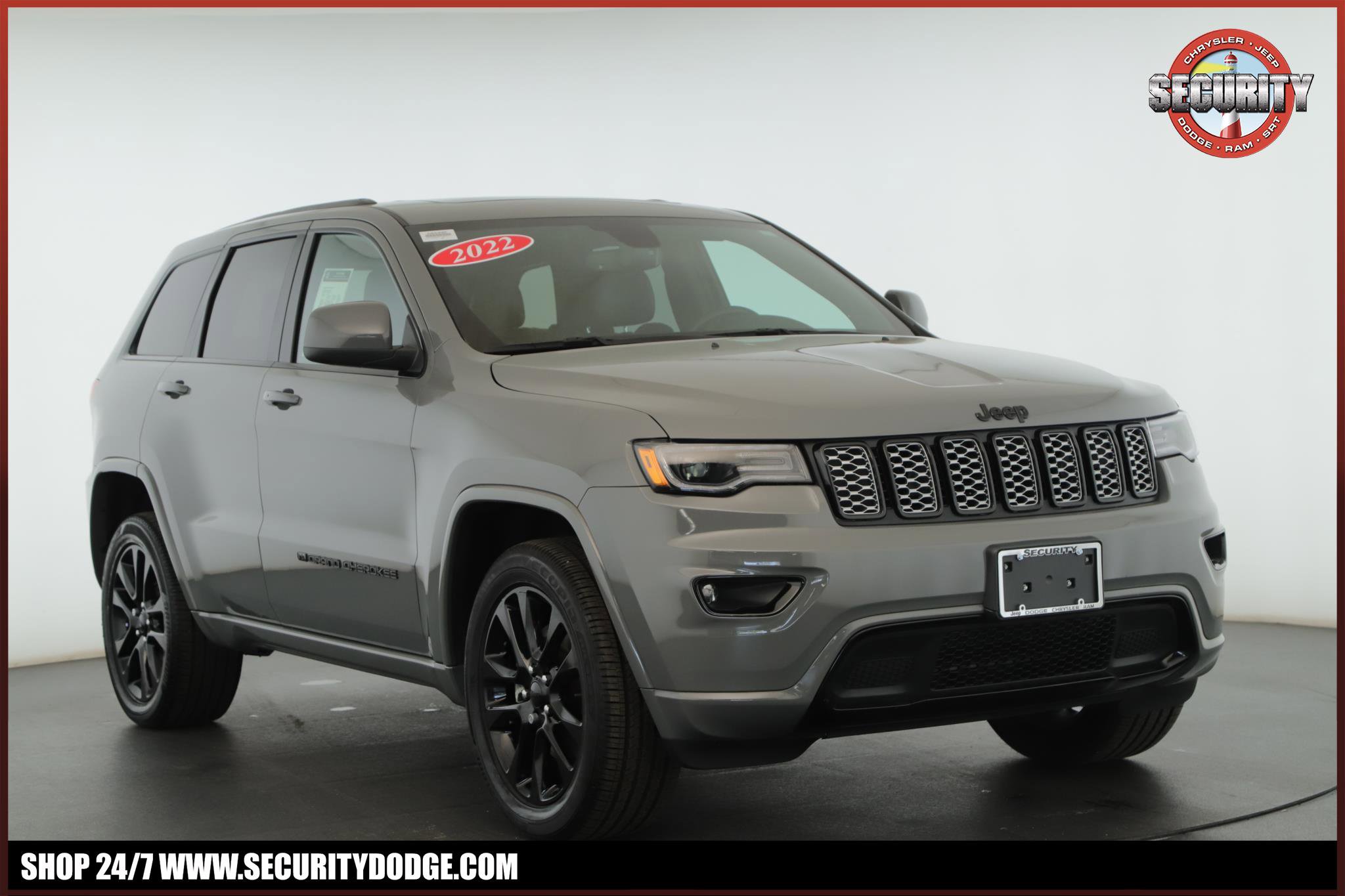 Used 2022 Jeep Grand Cherokee Laredo X AWD/4WD image 1