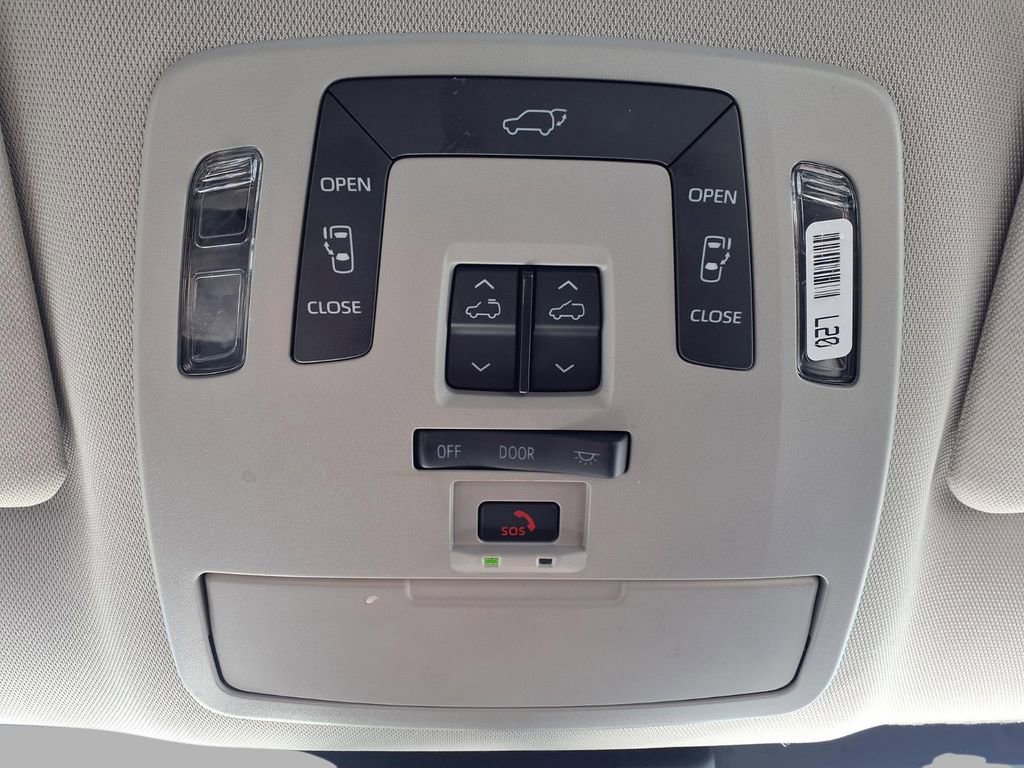 Used 2024 Toyota Sienna XLE image 5