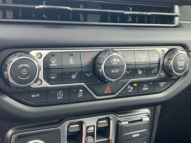 New 2026 Jeep Gladiator Mojave w/ Safety Group AWD/4WD image 32
