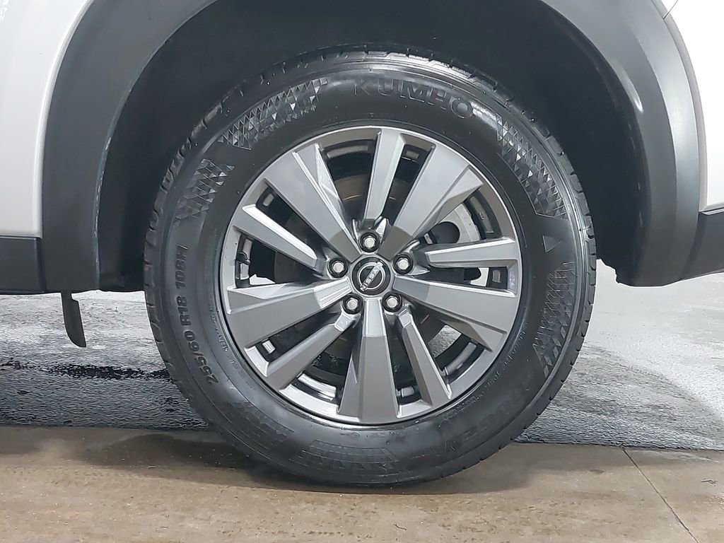 Used 2025 Nissan Pathfinder SV image 35