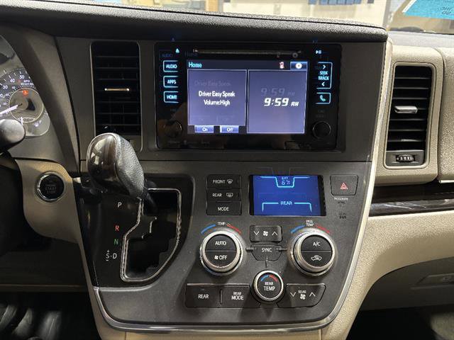 Used 2017 Toyota Sienna Limited image 10