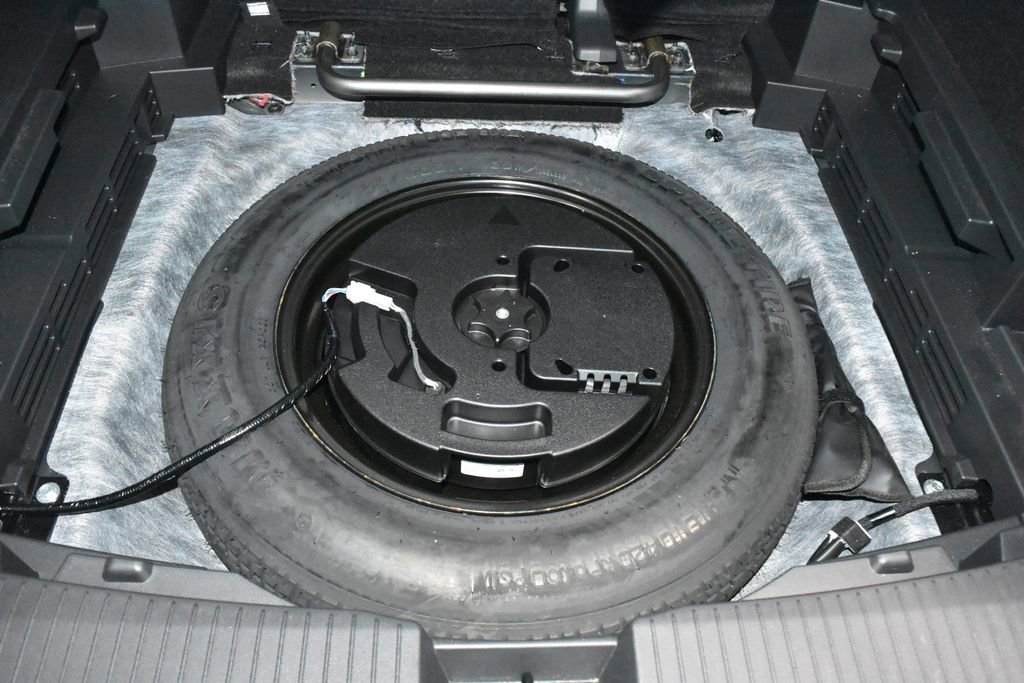 Used 2023 Nissan Rogue SV w/ SV Premium B Package image 32