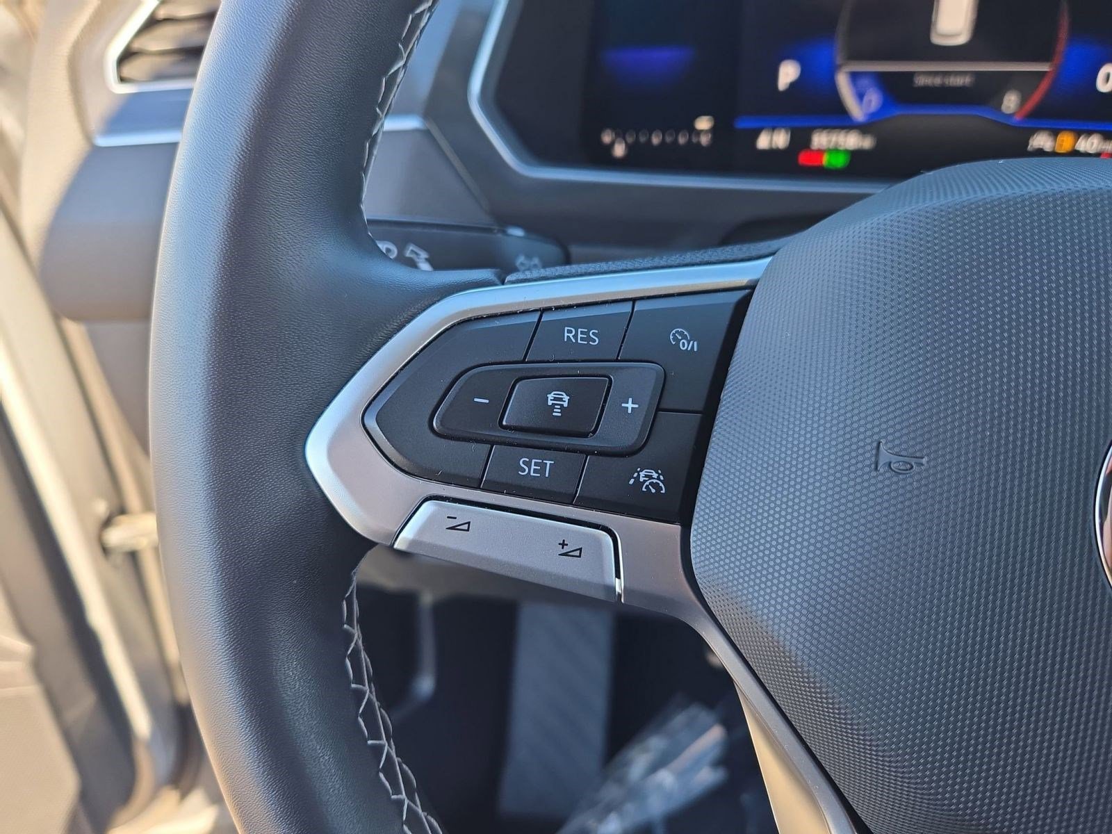 Used 2022 Volkswagen Tiguan SE image 14