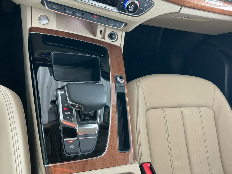 Used 2025 Audi Q5 2.0T Premium image 33