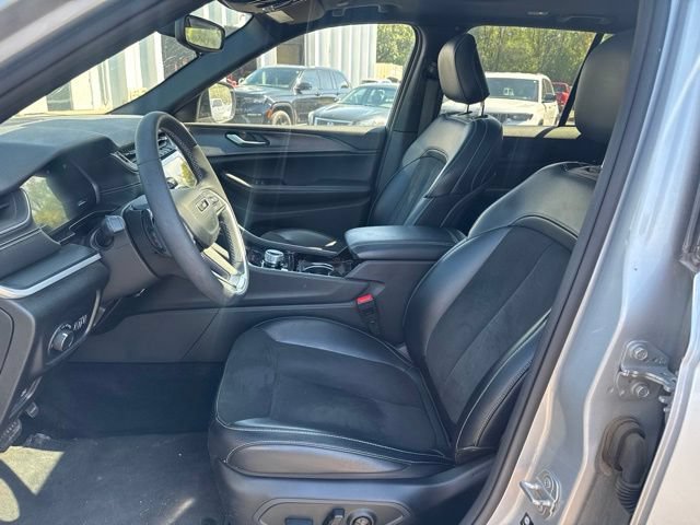 Used 2023 Jeep Grand Cherokee Altitude AWD/4WD image 13