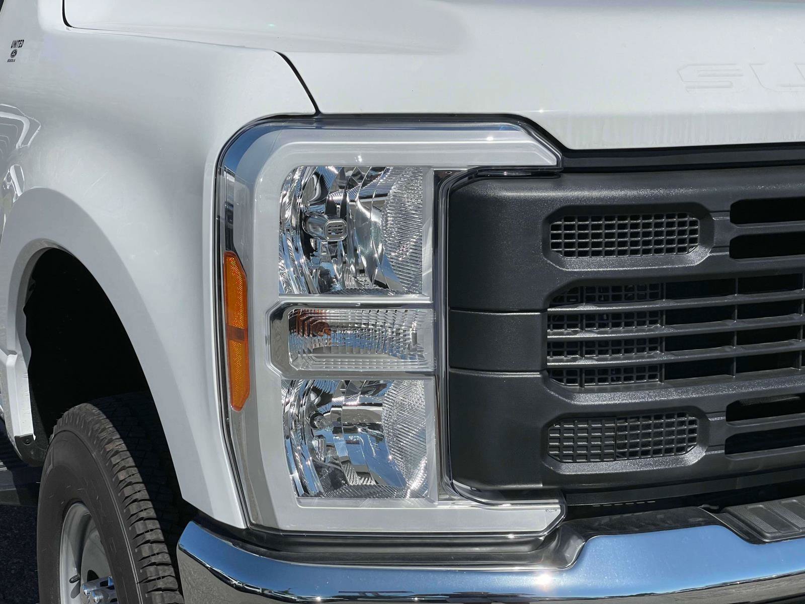 New 2023 Ford F250 XL w/ FX4 Off-Road Package AWD/4WD image 8