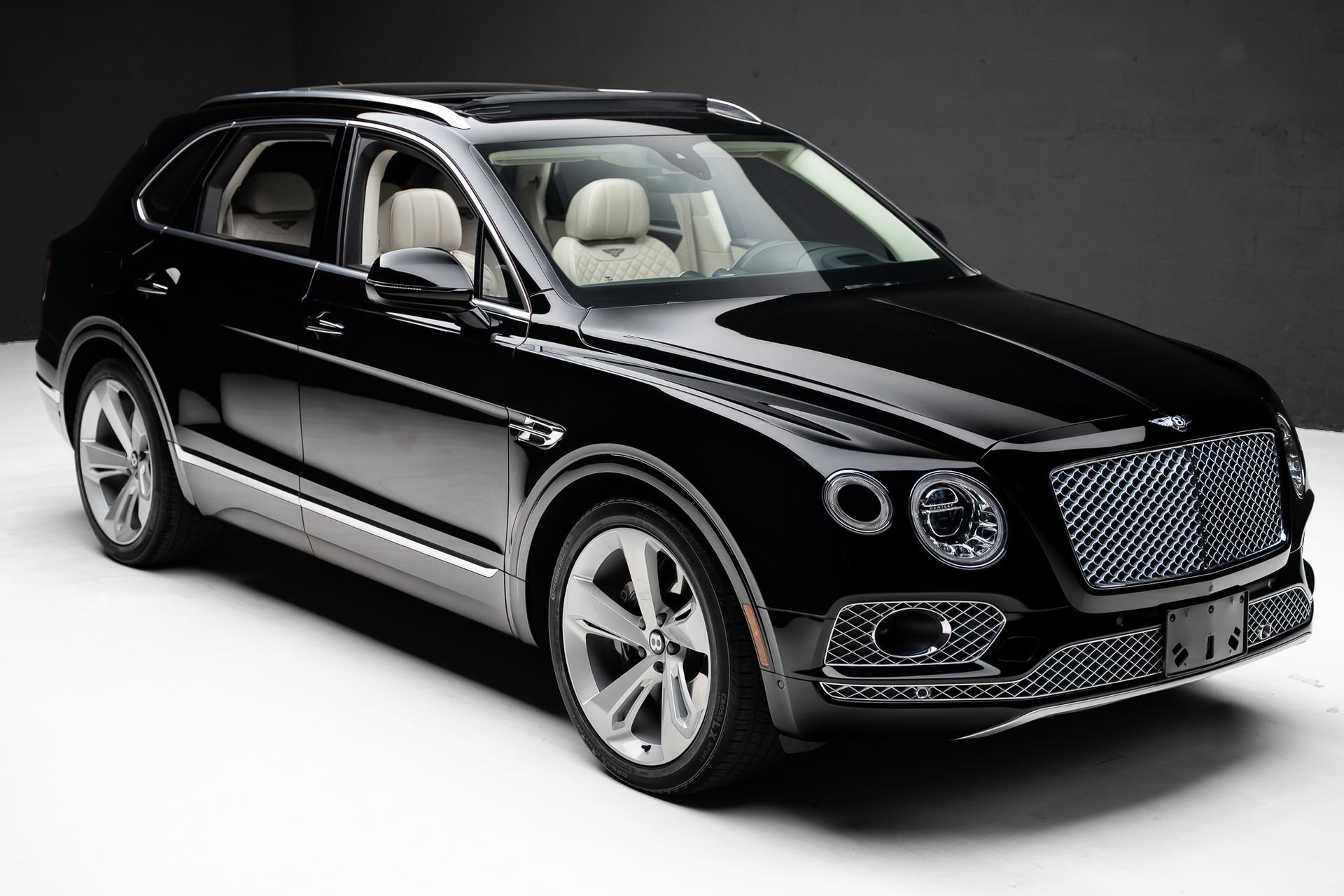 Used 2018 Bentley Bentayga AWD/4WD image 40