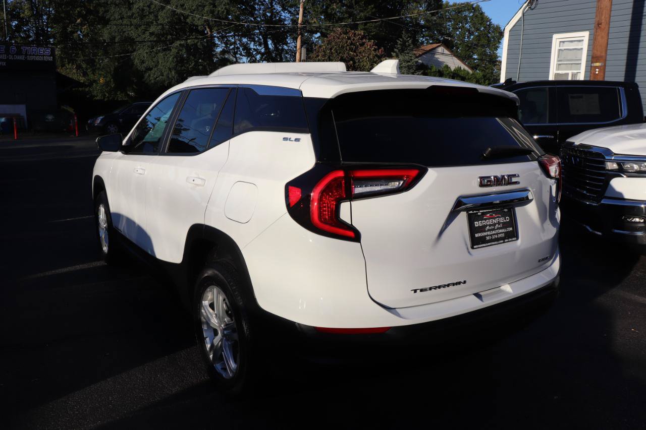Used 2024 GMC Terrain SLE AWD/4WD image 3