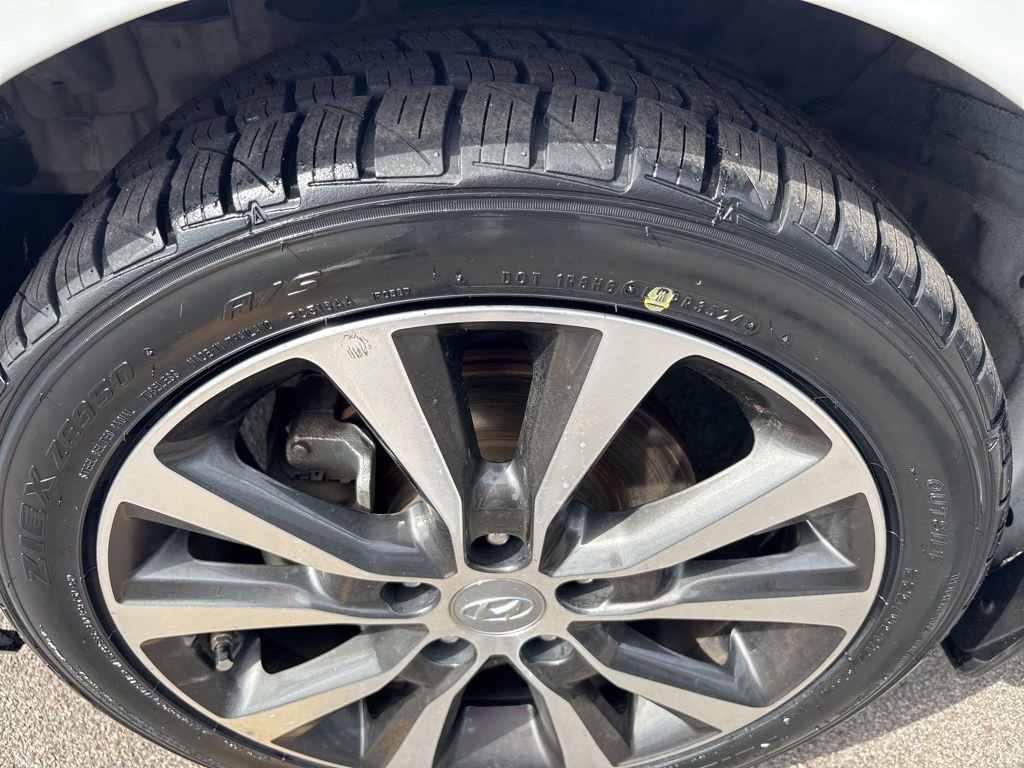 Used 2020 Hyundai Elantra GT image 15