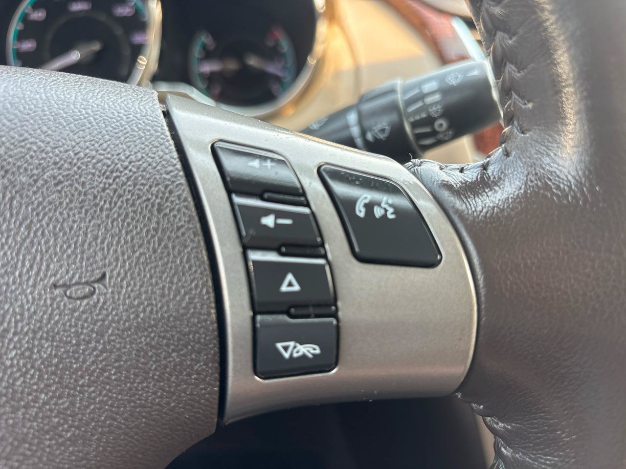 Used 2012 Chevrolet Malibu LTZ FWD image 16