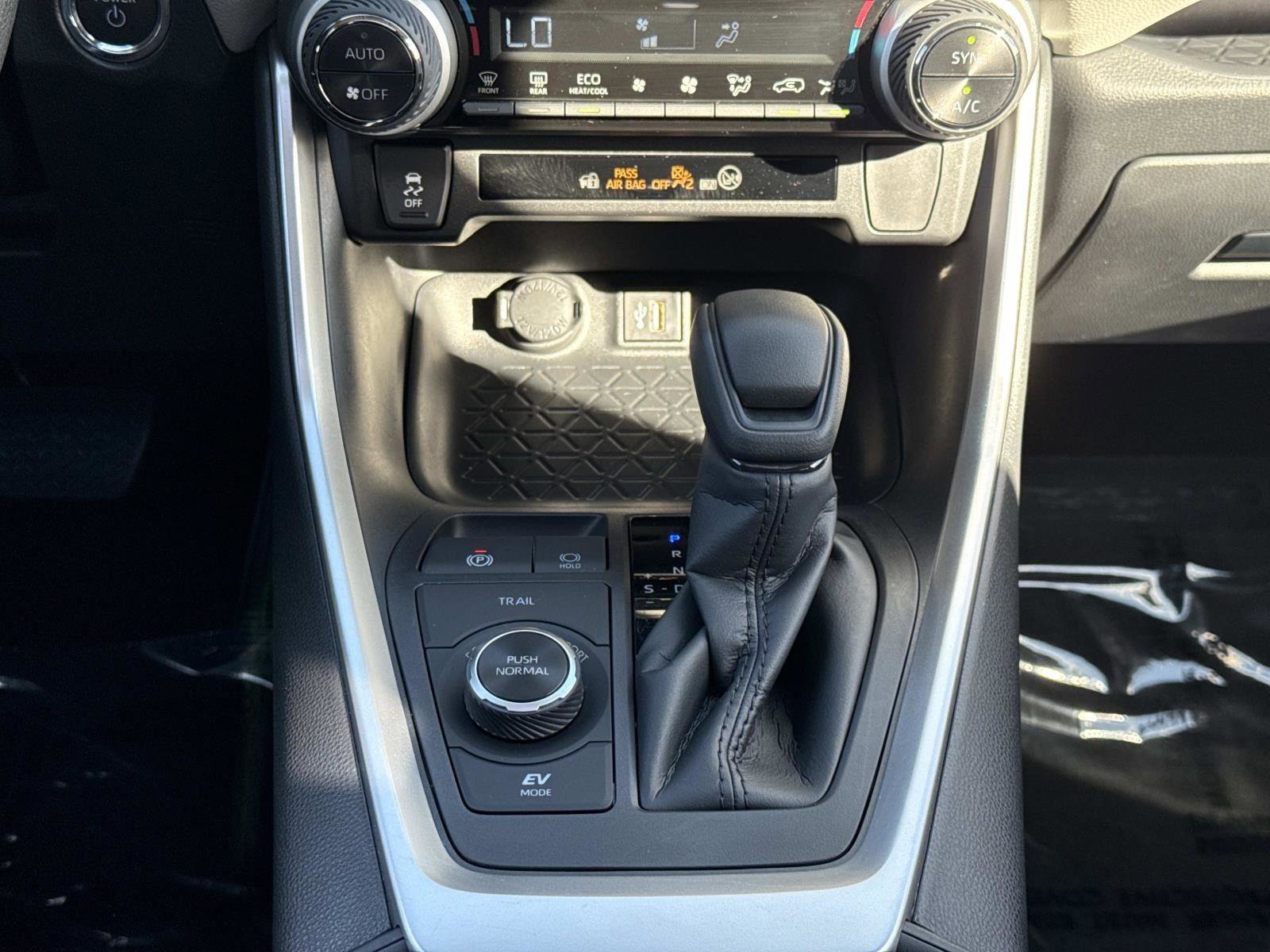 Used 2023 Toyota RAV4 XLE w/ Convenience Package image 8