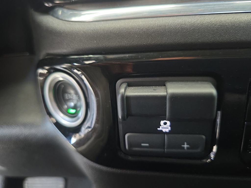 Used 2025 GMC Sierra 1500 SLT RWD image 30