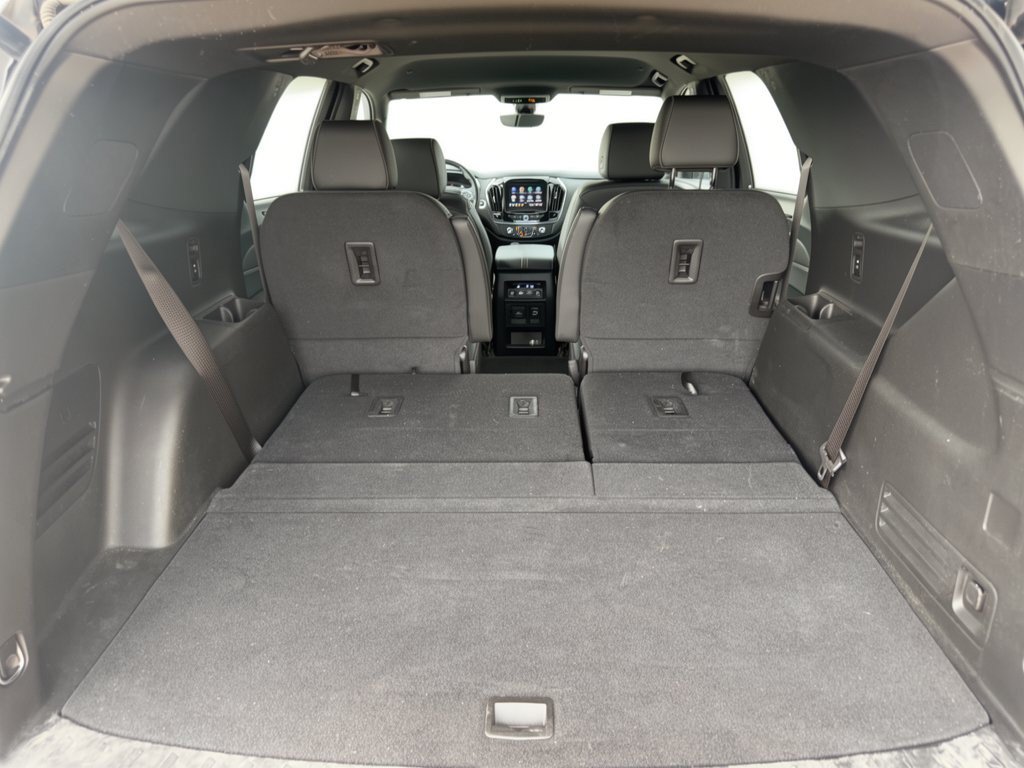 Used 2023 Chevrolet Traverse RS FWD image 28