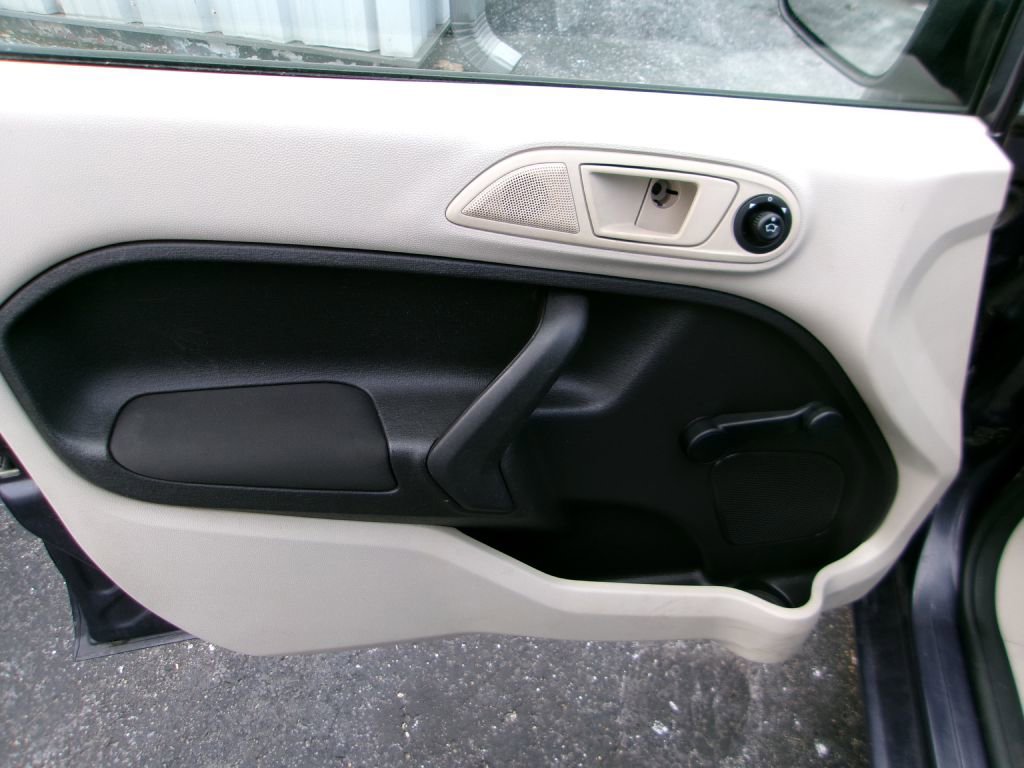 Used 2013 Ford Fiesta S image 8