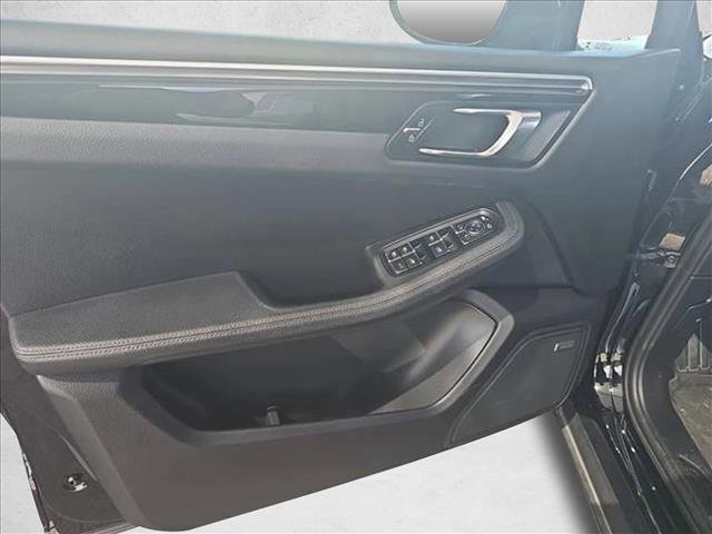 Used 2021 Porsche Macan AWD/4WD image 18