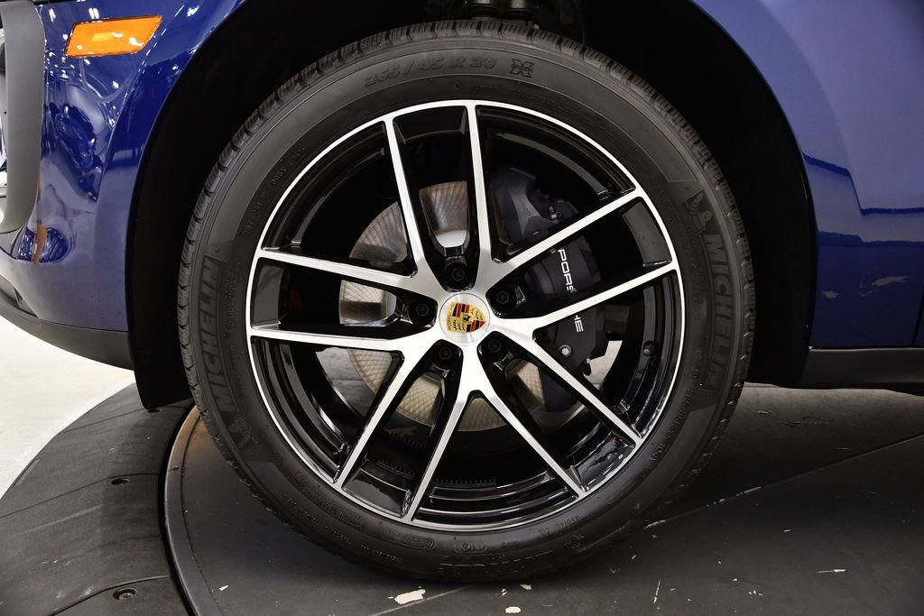 Certified 2025 Porsche Macan image 16