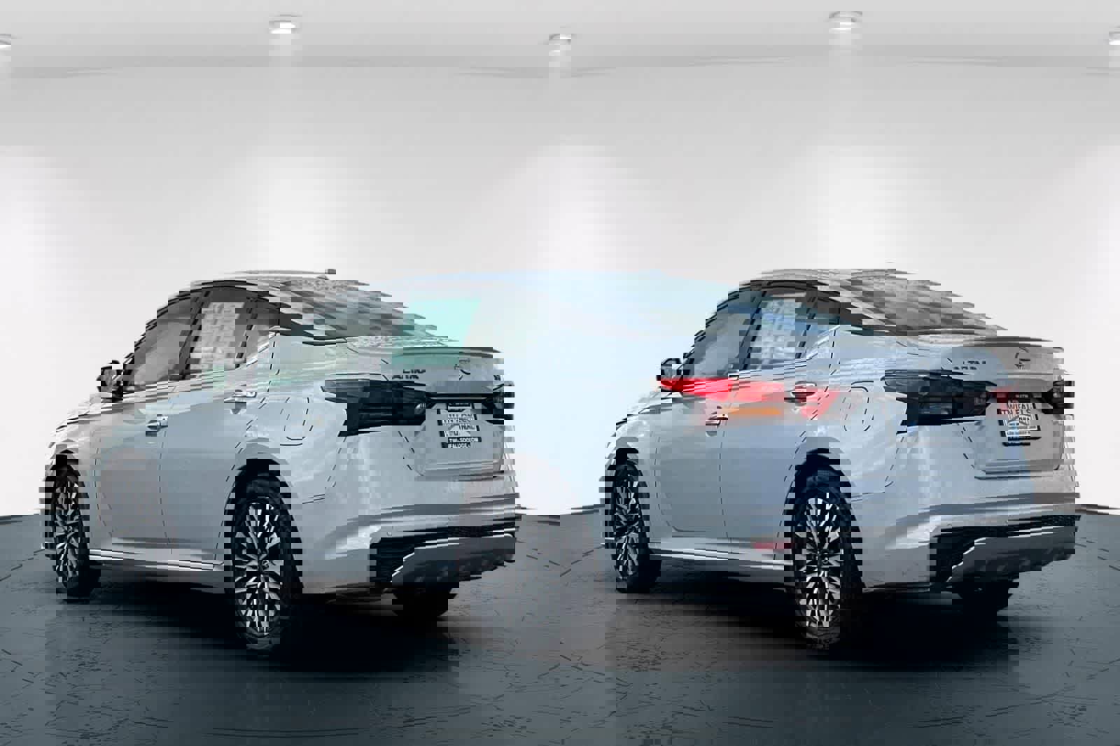 Used 2024 Nissan Altima 2.5 SV FWD image 8