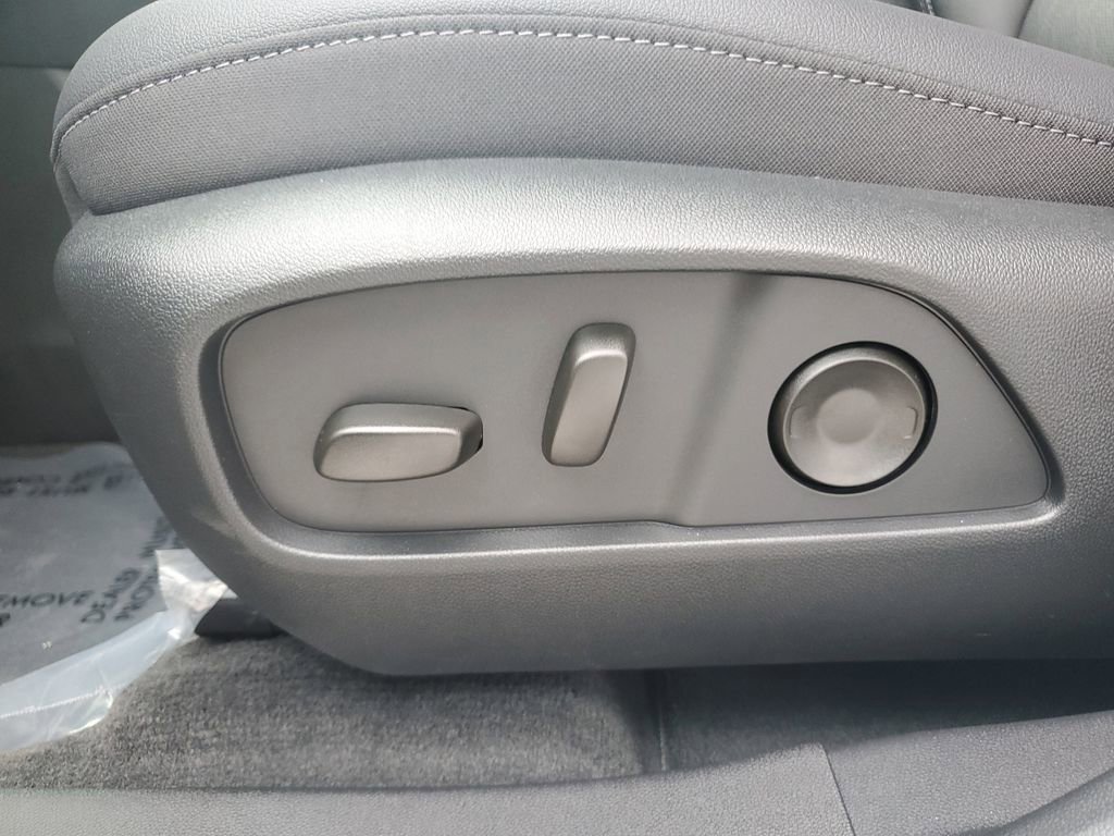 New 2026 Chevrolet Equinox LT w/ Convenience Package II FWD image 22