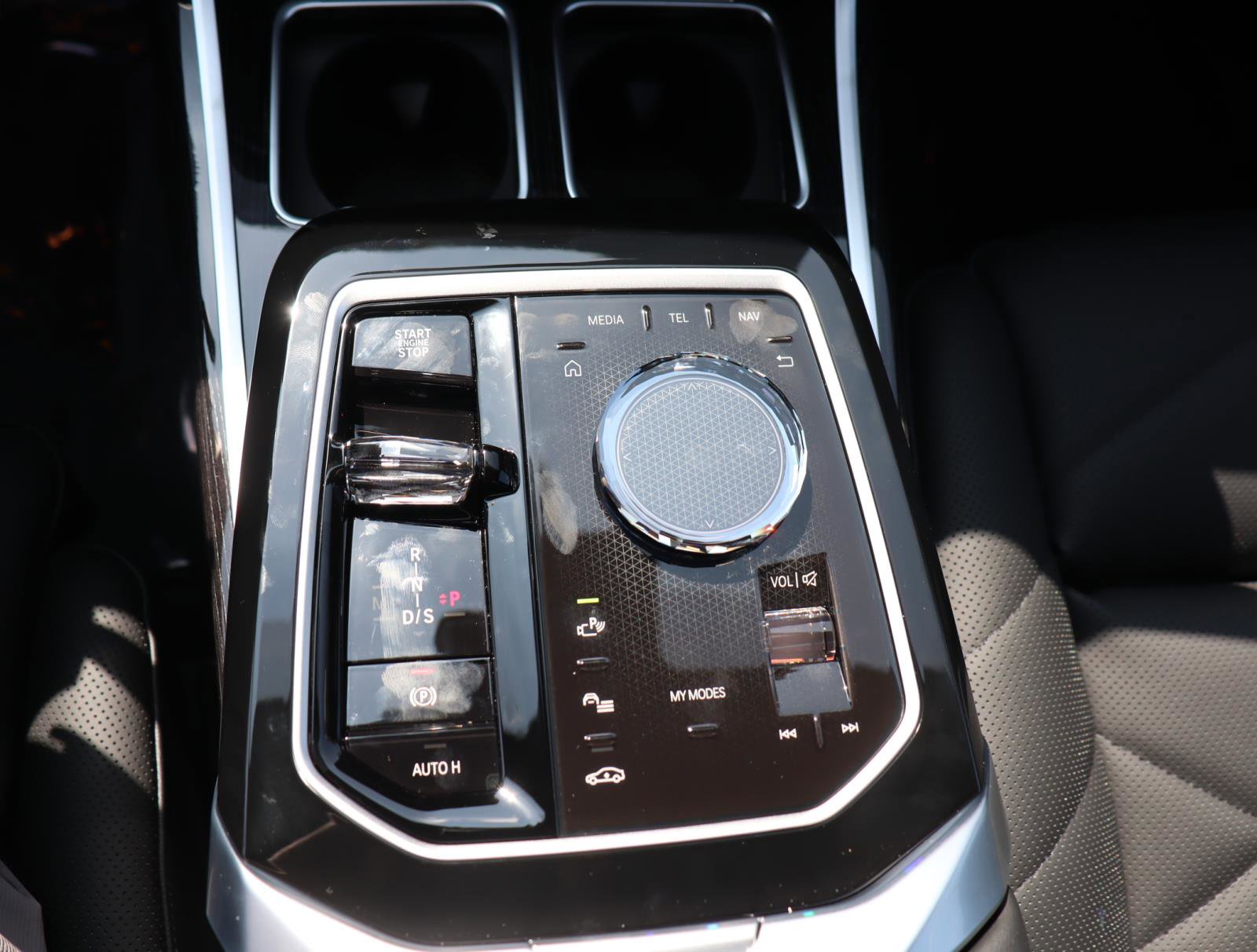 New 2026 BMW 740i w/ Premium Package image 25