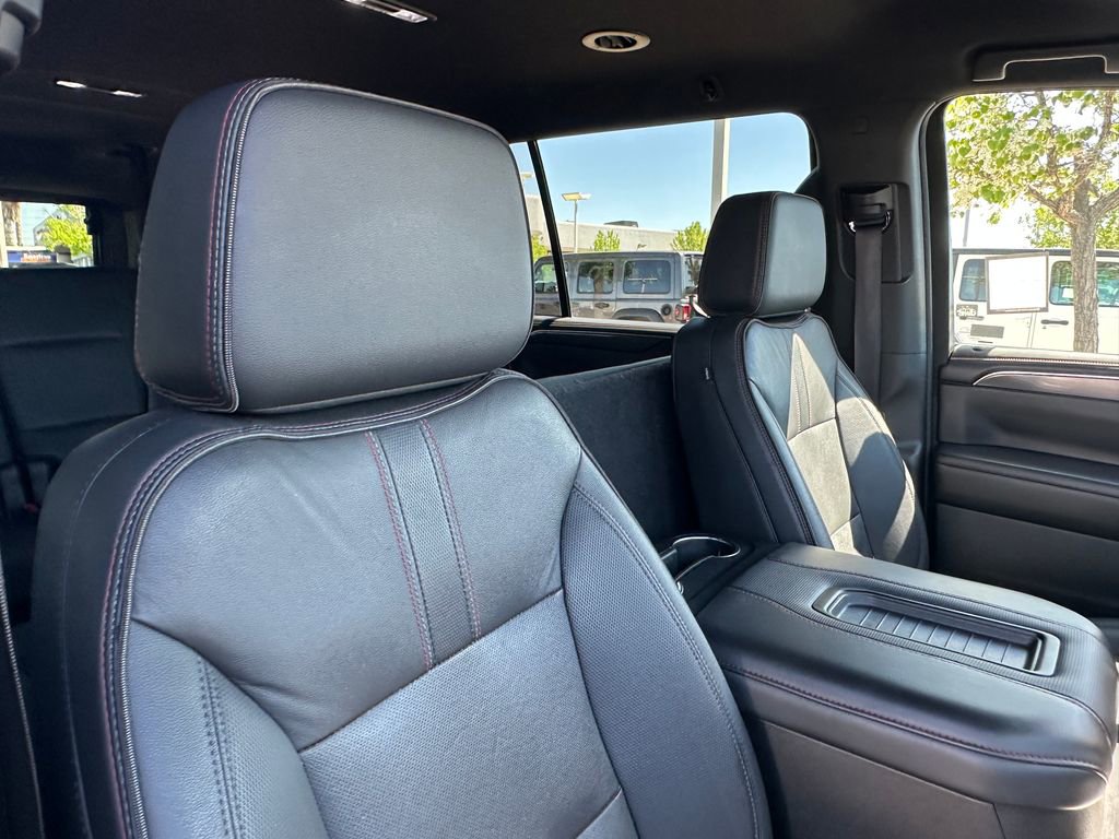 Used 2024 Chevrolet Suburban RST image 13