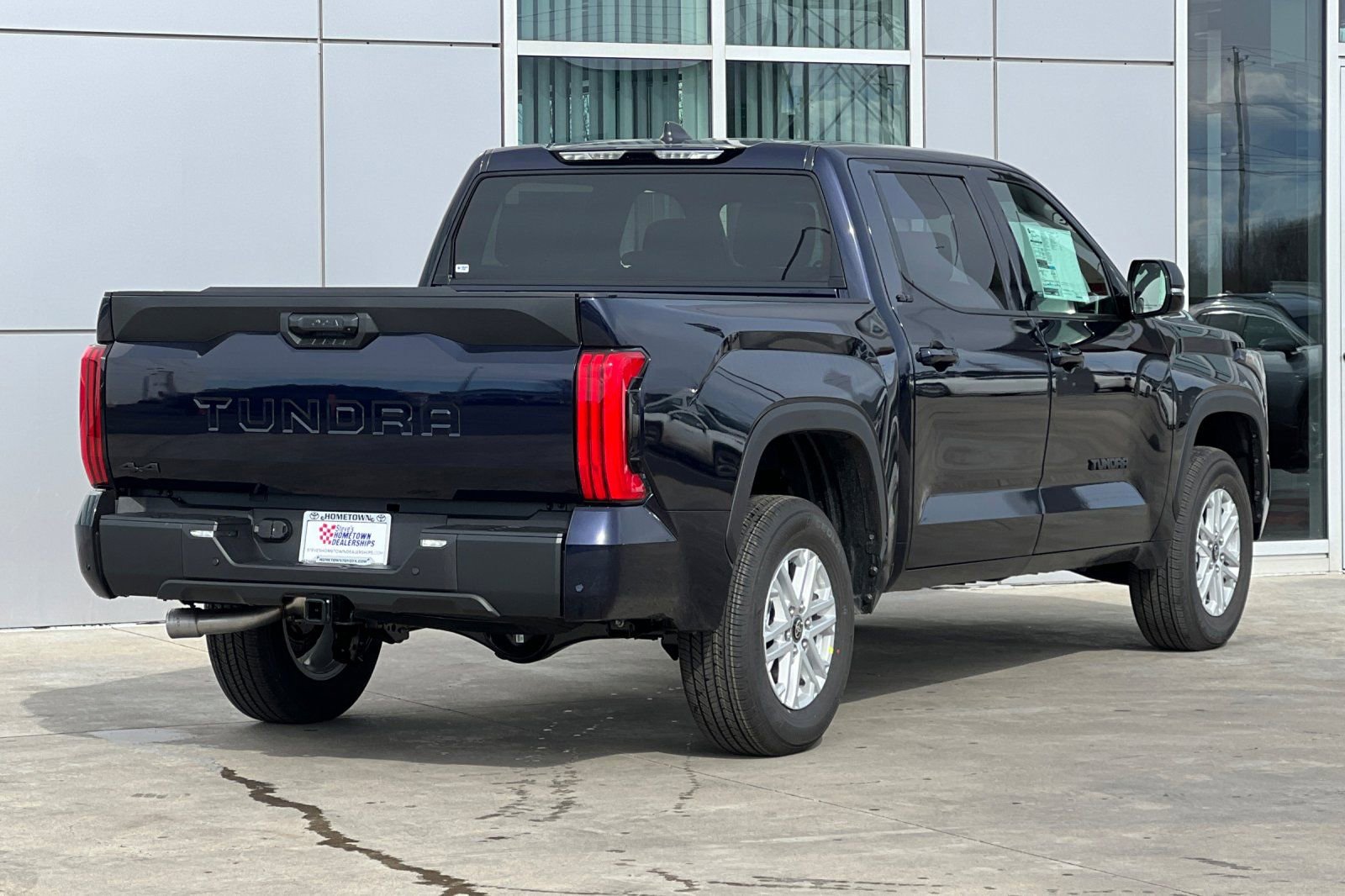 Used 2025 Toyota Tundra SR5 w/ SR5 Premium Package AWD/4WD image 4