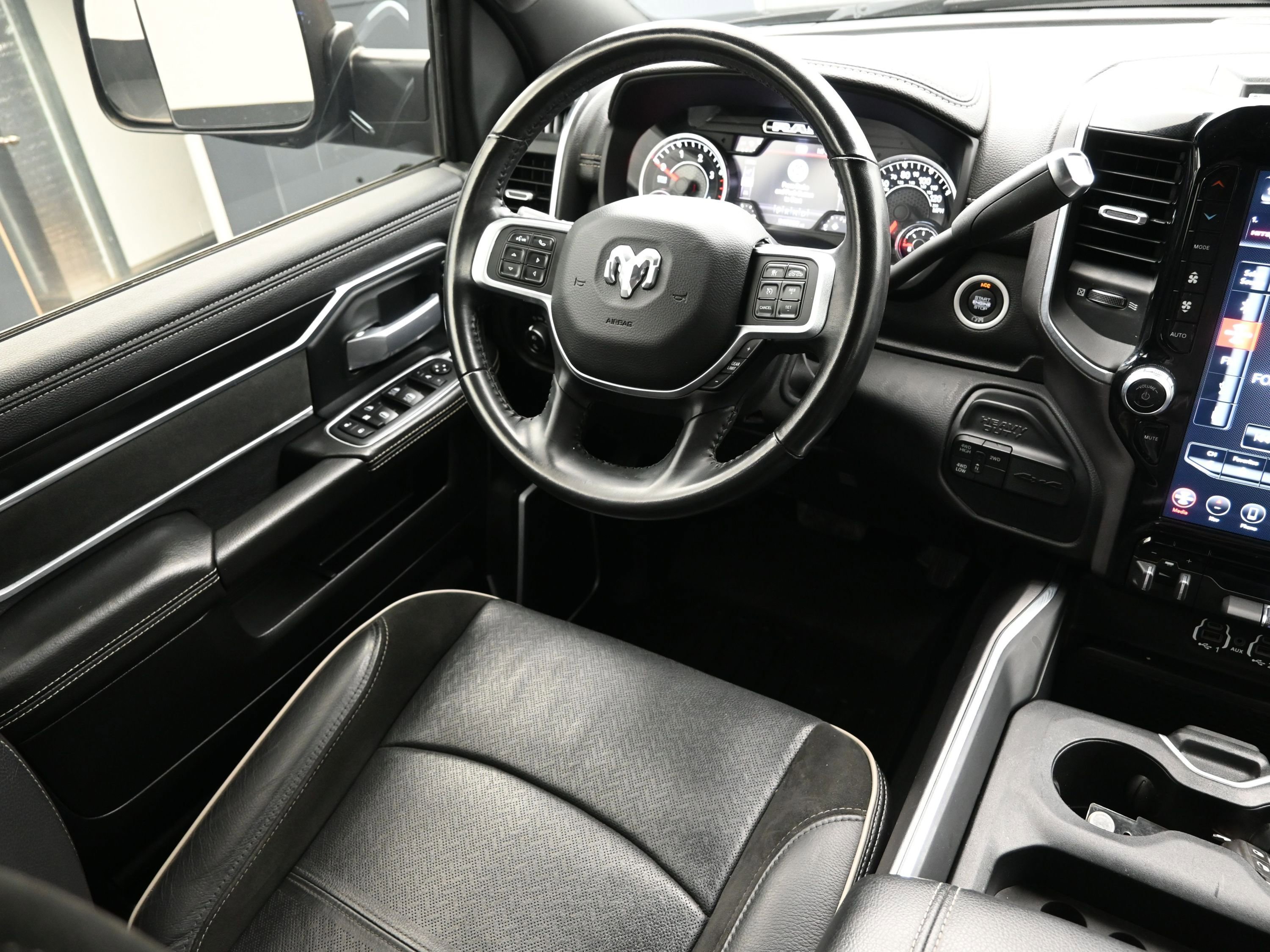 Used 2020 RAM 2500 Laramie w/ Night Edition image 24