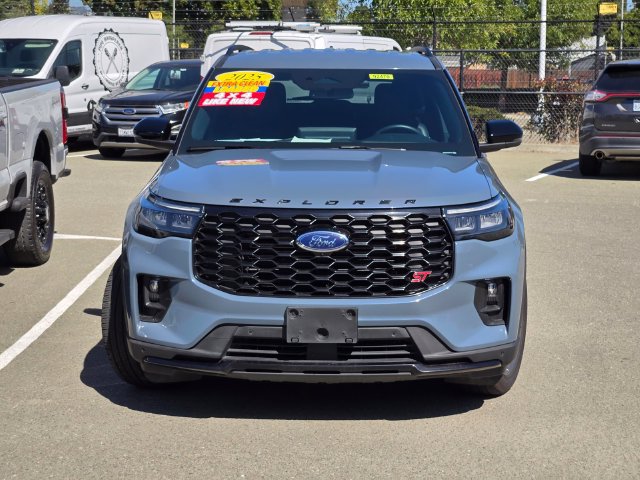 Certified 2025 Ford Explorer ST AWD/4WD image 2