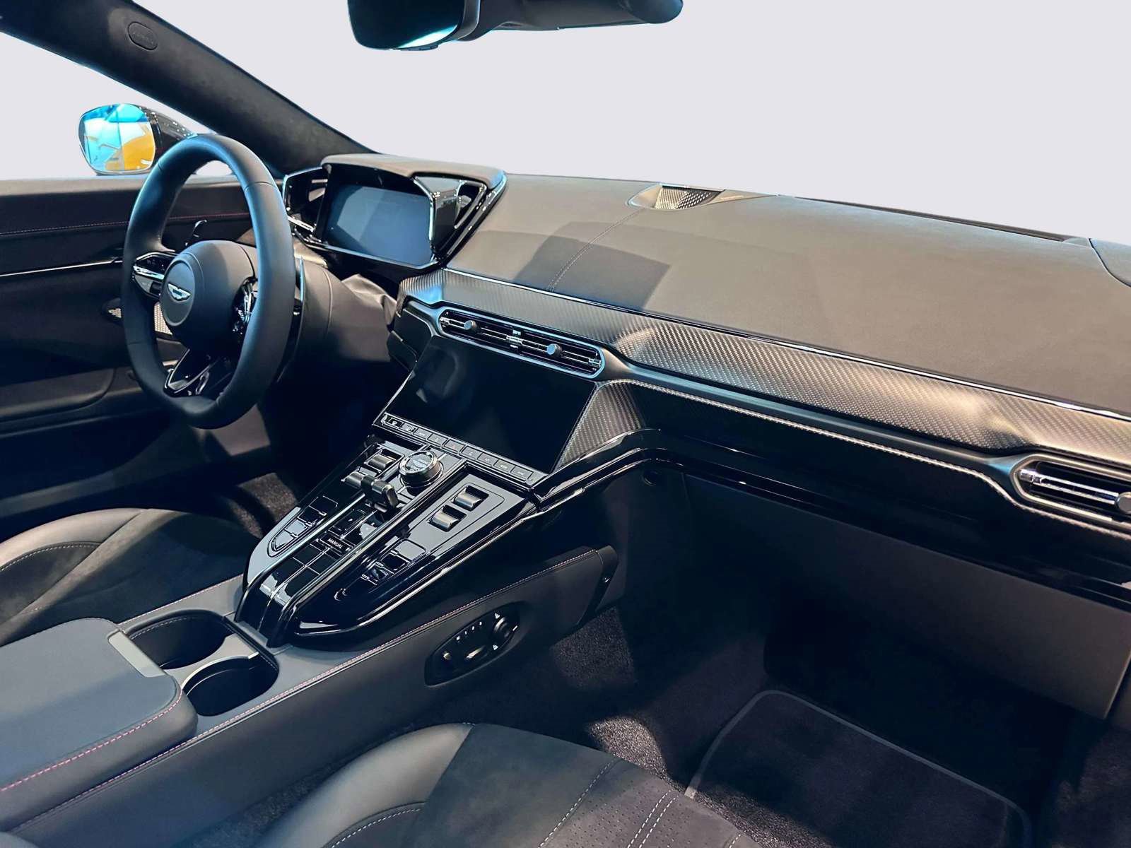 New 2025 Aston Martin V8 Vantage Coupe image 24