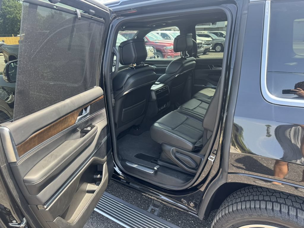 Used 2022 Jeep Grand Wagoneer Series I w/ Flexible Seating Group AWD/4WD image 9