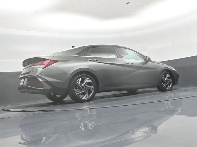 Used 2025 Hyundai Elantra SEL FWD image 39