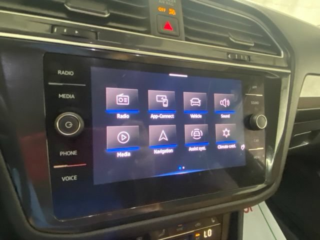 Used 2022 Volkswagen Tiguan SE AWD/4WD image 18