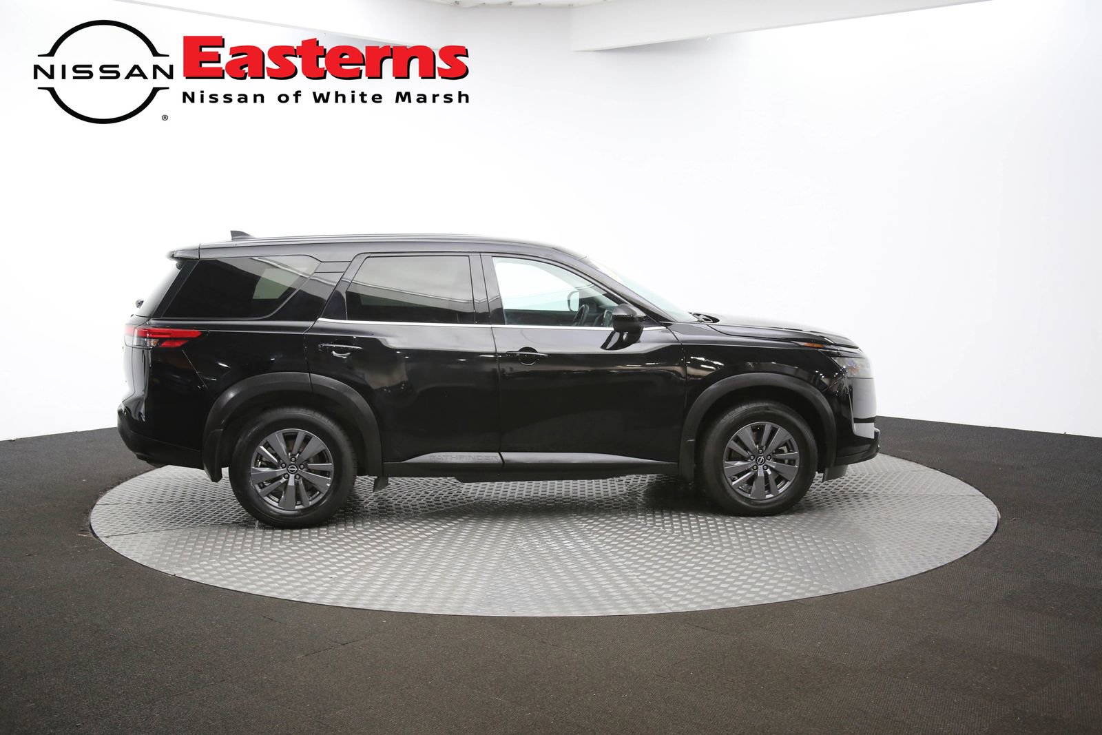 Used 2024 Nissan Pathfinder S image 82
